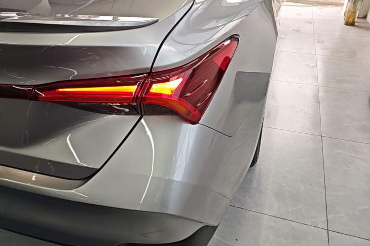 Used Toyota Avalon 2022 2.5L Luxury Edition Right Rear Taillight