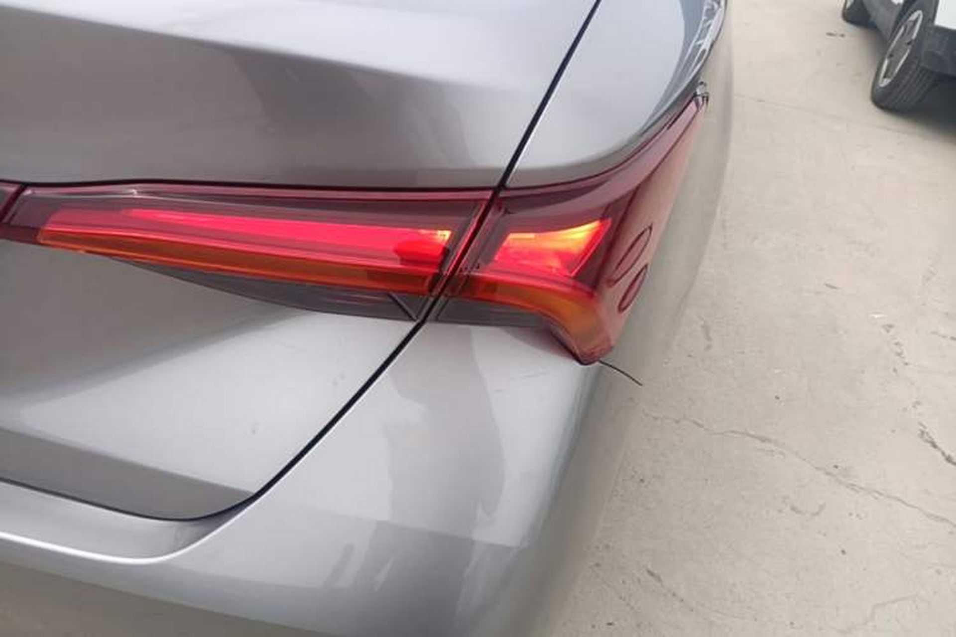 Used Toyota Avalon 2022 2.0L Luxury Edition Right Rear Taillight