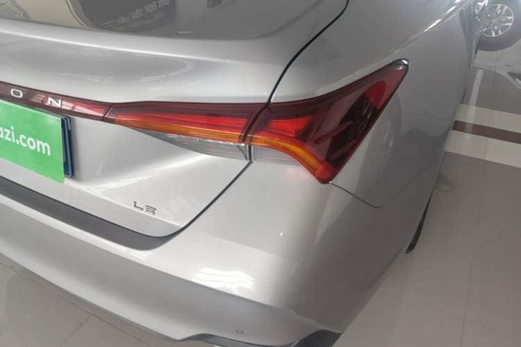 Used Toyota Avalon 2022 2.0L XLE Premium Edition Right Rear Taillight
