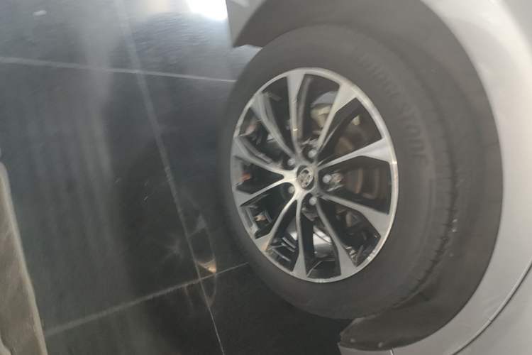 Used Toyota Avalon 2022 2.0L Luxury Edition Right Rear Wheel Hub