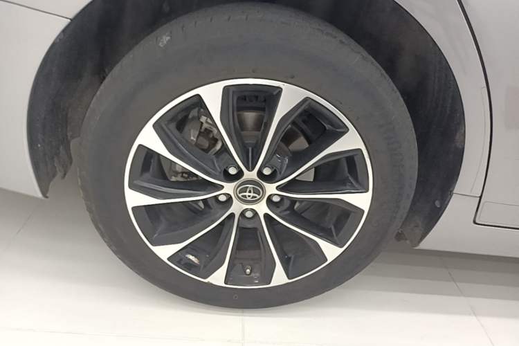 Used Toyota Avalon 2022 2.5L Luxury Edition Right Rear Wheel Hub