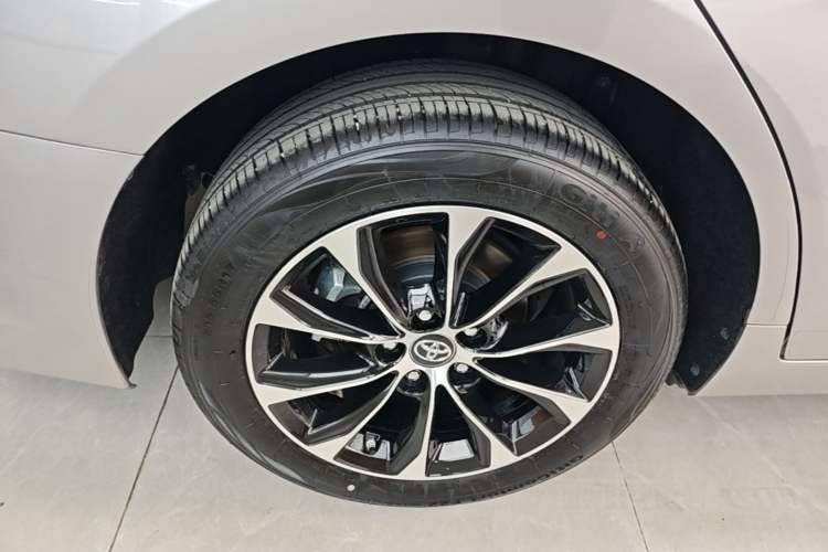 Used Toyota Avalon 2022 2.5L Luxury Edition Right Rear Wheel Hub