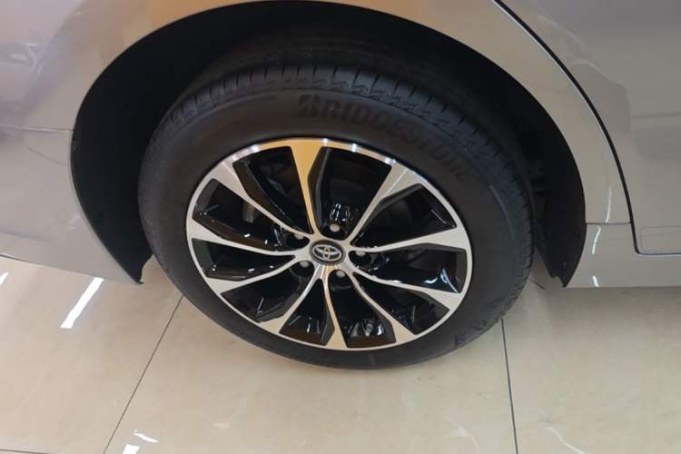Used Toyota Avalon 2022 2.0L Luxury Edition Right Rear Wheel Hub