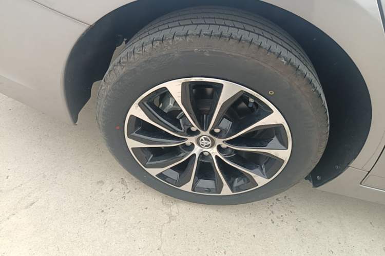 Used Toyota Avalon 2022 2.0L Luxury Edition Right Rear Wheel Hub
