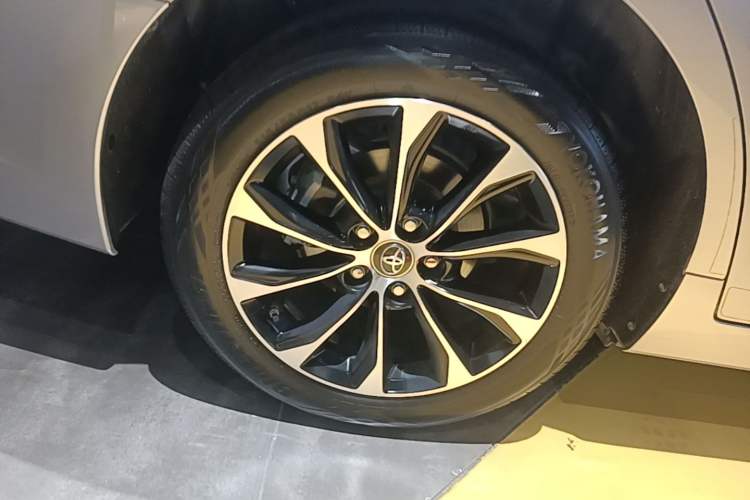 Used Toyota Avalon 2022 Dual-Engine 2.5L Luxury Edition Right Rear Wheel Hub