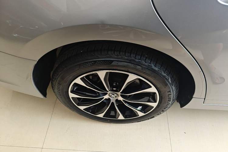 Used Toyota Avalon 2022 2.0L Luxury Edition Right Rear Wheel Hub