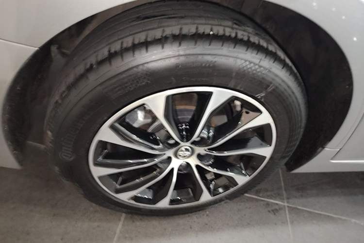Used Toyota Avalon 2022 Dual-Engine 2.5L Luxury Edition Right Rear Wheel Hub