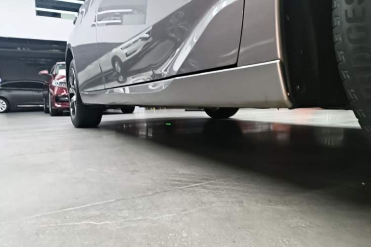 Used Toyota Avalon 2022 2.0L Ambition Edition Right Side Sill