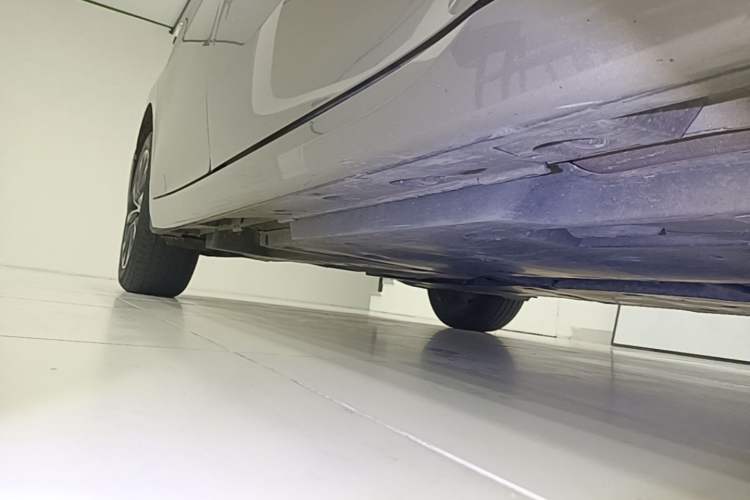 Used Toyota Avalon 2022 2.5L Luxury Edition Right Side Sill