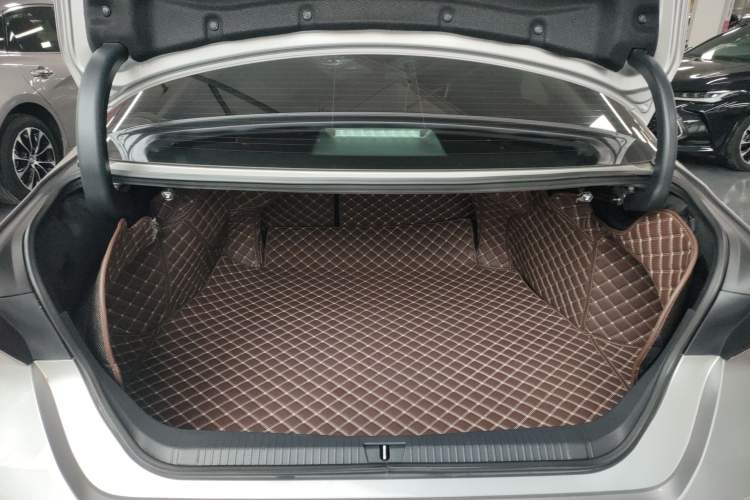 Used Toyota Avalon 2022 2.0L XLE Premium Edition Trunk