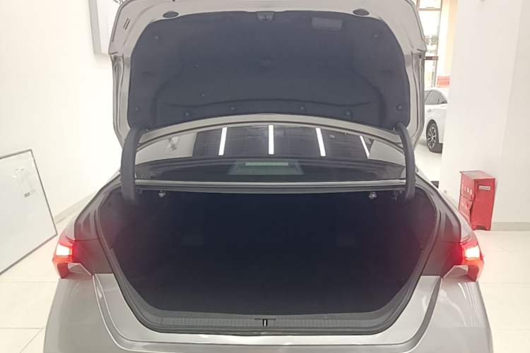 Used Toyota Avalon 2022 2.5L Luxury Edition Trunk