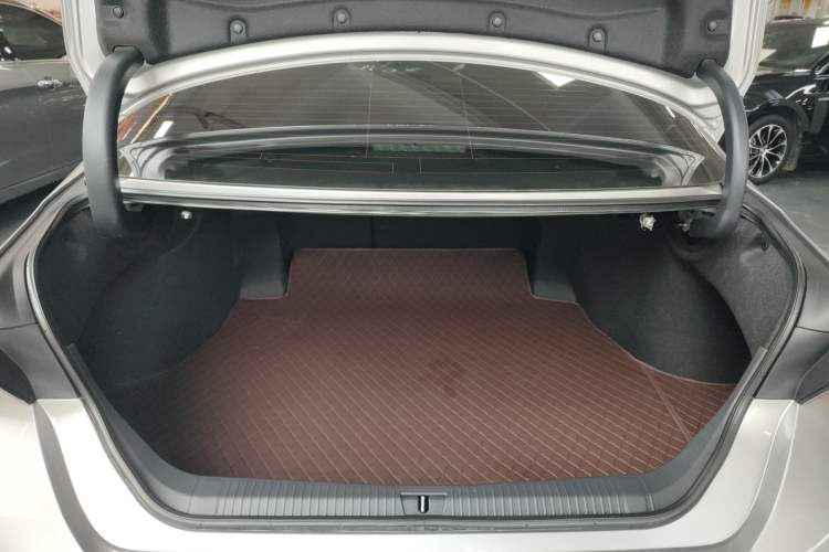 Used Toyota Avalon 2022 Dual-Engine 2.5L Luxury Edition Trunk
