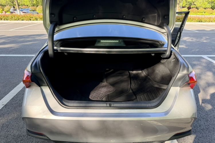 Used Toyota Avalon 2022 Dual-Engine 2.5L Luxury Edition Trunk