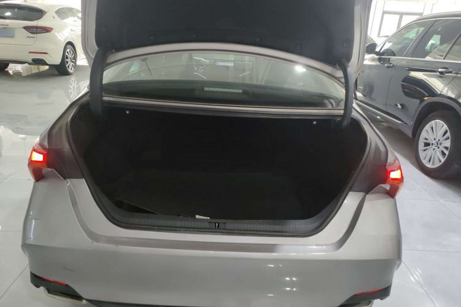 Used Toyota Avalon 2022 2.0L Luxury Edition Trunk