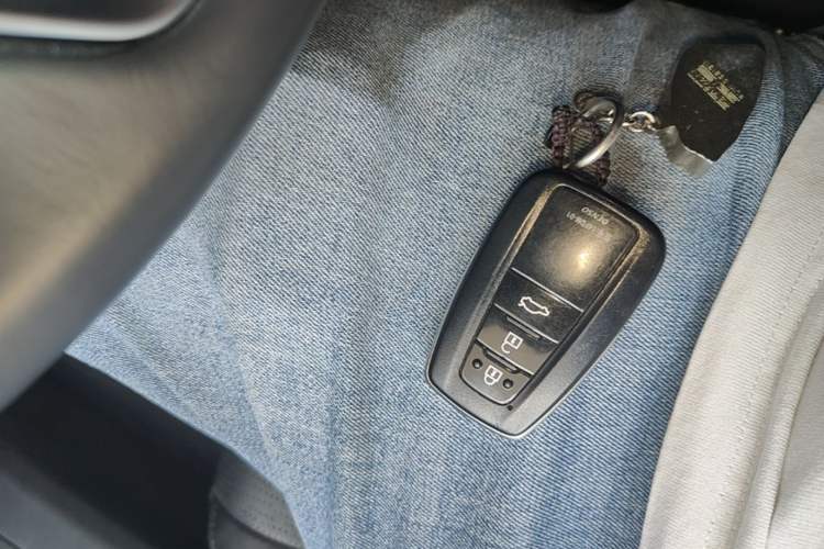 Used Toyota Avalon 2022 2.0L Luxury Edition Vehicle Key