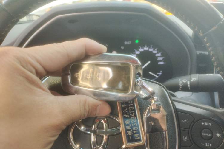 Used Toyota Avalon 2022 2.5L Luxury Edition Vehicle Key