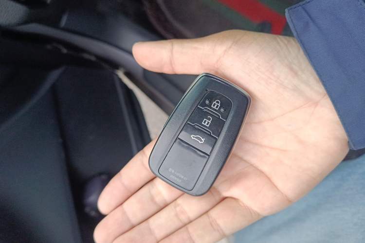 Used Toyota Avalon 2022 2.5L Luxury Edition Vehicle Key