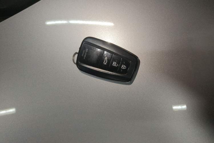 Used Toyota Avalon 2022 Dual-Engine 2.5L Luxury Edition Vehicle Key