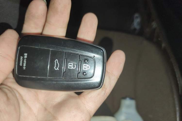 Used Toyota Avalon 2022 2.5L Luxury Edition Vehicle Key