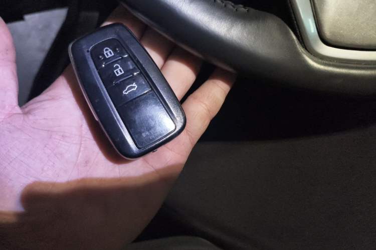 Used Toyota Avalon 2022 2.5L Touring Premium Edition Vehicle Key