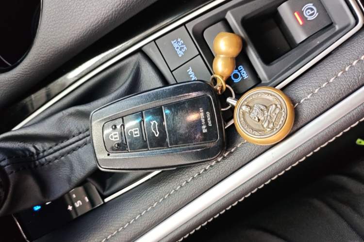 Used Toyota Avalon 2022 2.5L Luxury Edition Vehicle Key