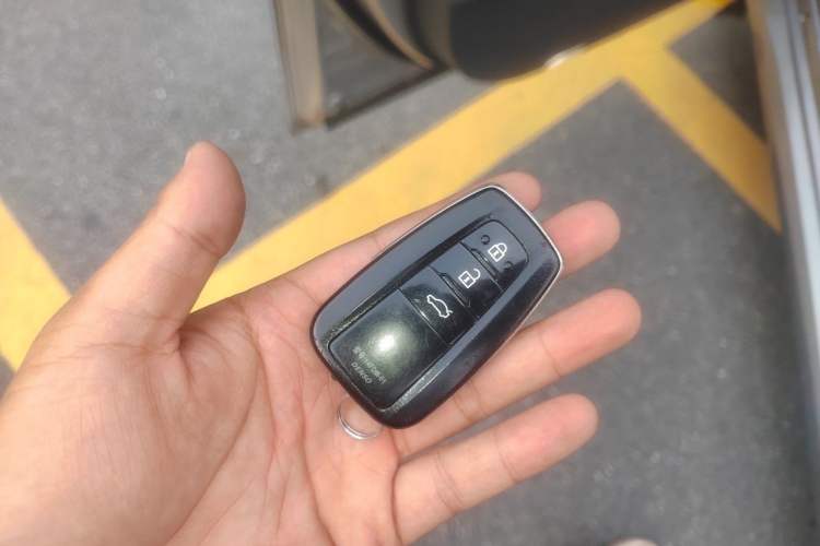 Used Toyota Avalon 2022 2.5L Luxury Edition Vehicle Key