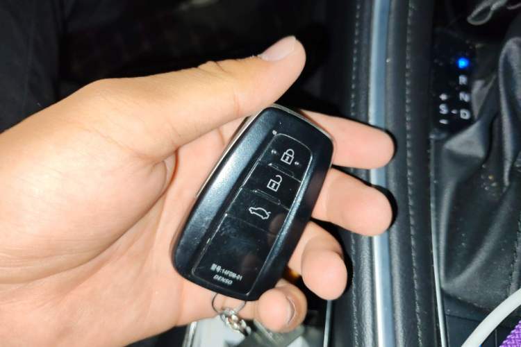 Used Toyota Avalon 2022 Dual-Engine 2.5L Luxury Edition Vehicle Key