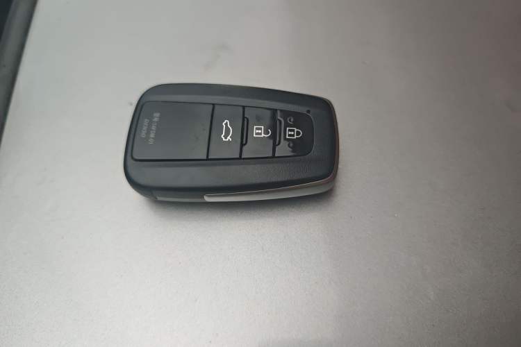 Used Toyota Avalon 2022 2.5L Luxury Edition Vehicle Key