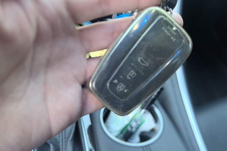 Used Toyota Avalon 2022 Dual-Engine 2.5L XLE Premium Edition Vehicle Key