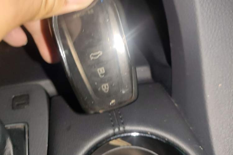 Used Toyota Avalon 2022 2.0L XLE Premium Edition Vehicle Key