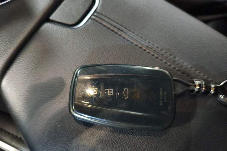 Used Toyota Avalon 2022 Dual-Engine 2.5L XLE Premium Edition Vehicle Key