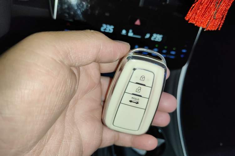 Used Toyota Avalon 2022 2.0L Luxury Edition Vehicle Key