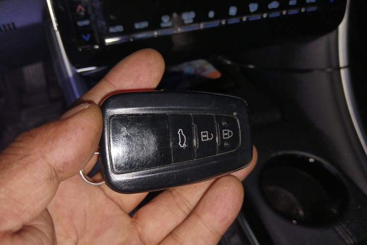 Used Toyota Avalon 2022 2.5L Luxury Edition Vehicle Key