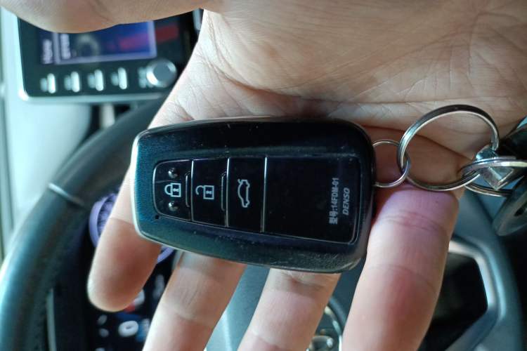 Used Toyota Avalon 2022 2.5L Touring Premium Edition Vehicle Key
