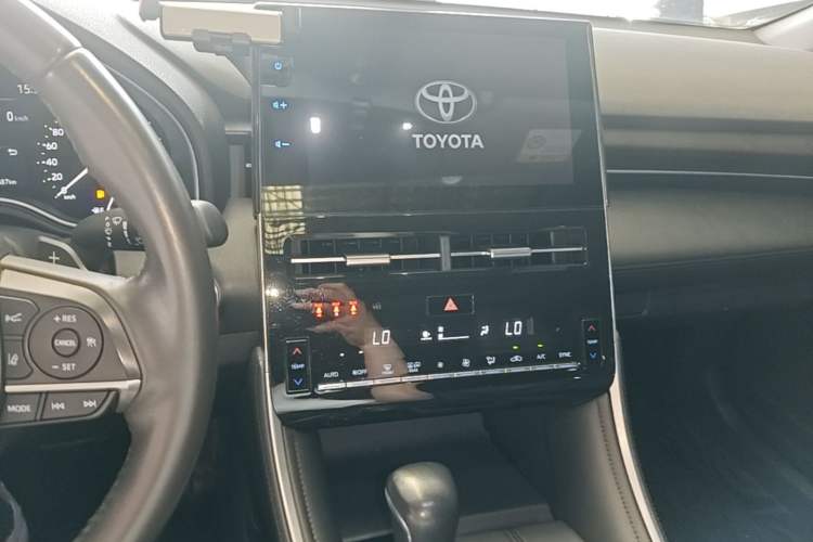 Used Toyota Avalon 2022 2.5L Luxury Edition Audio And AC Panel