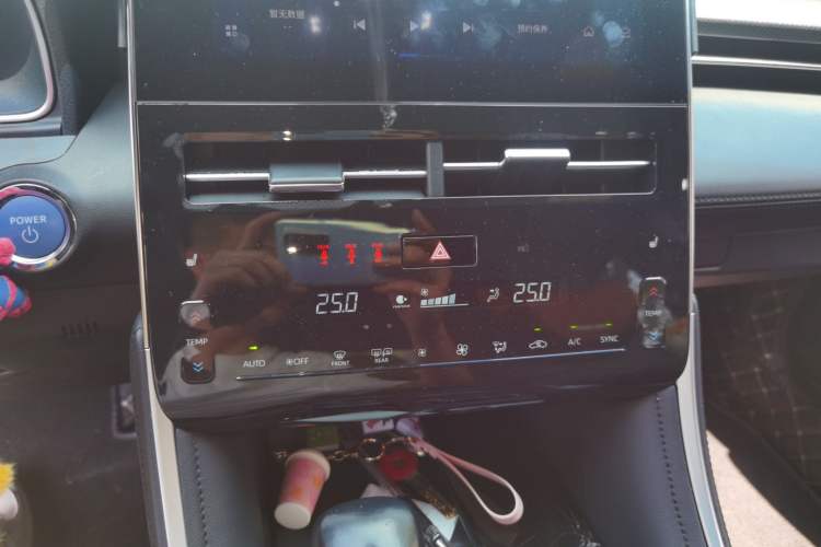 Used Toyota Avalon 2022 Dual-Engine 2.5L XLE Premium Edition Audio And AC Panel