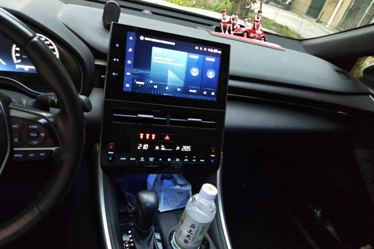 Used Toyota Avalon 2022 2.0L XLE Premium Edition Audio And AC Panel