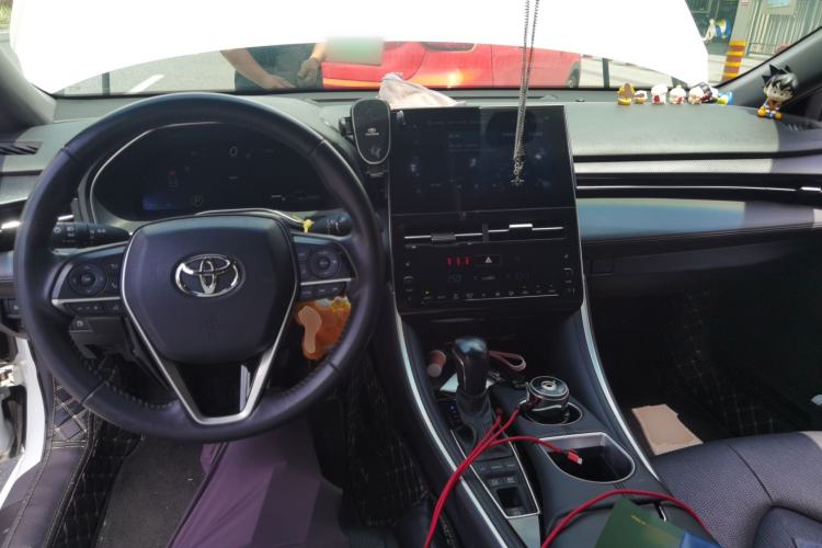 Used Toyota Avalon 2022 Dual-Engine 2.5L XLE Premium Edition Center Console