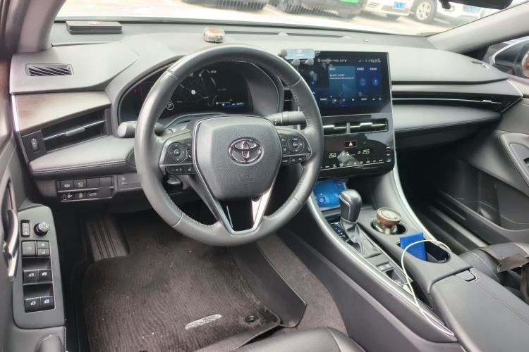 Used Toyota Avalon 2022 2.0L XLE Premium Edition Center Console
