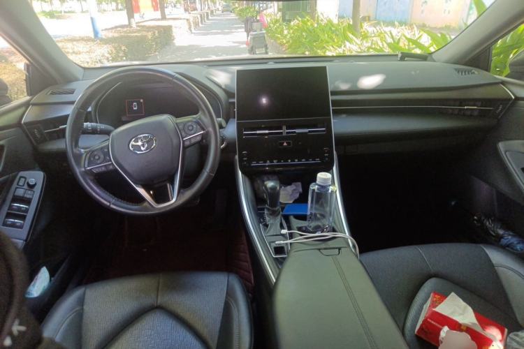 Used Toyota Avalon 2022 2.0L XLE Premium Edition Center Console