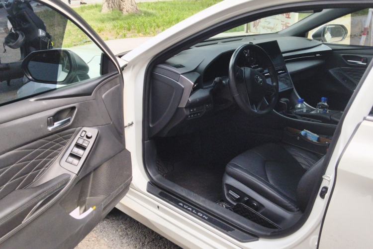 Used Toyota Avalon 2022 Dual-Engine 2.5L XLE Premium Edition Driver Seat