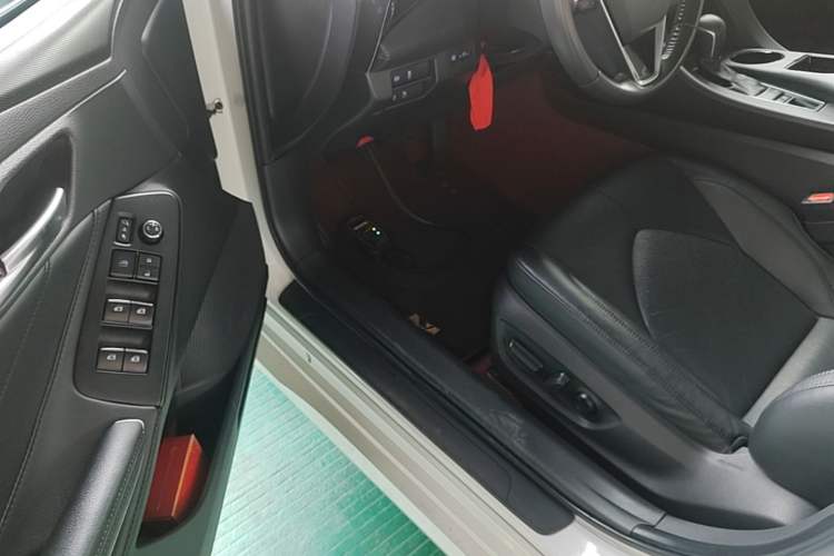 Used Toyota Avalon 2022 Dual-Engine 2.5L Luxury Edition Driver Seat
