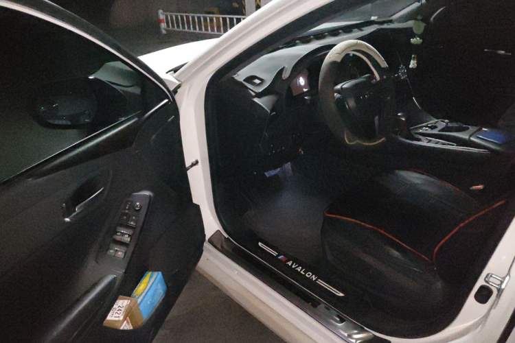 Used Toyota Avalon 2022 2.0L Luxury Edition Driver Seat