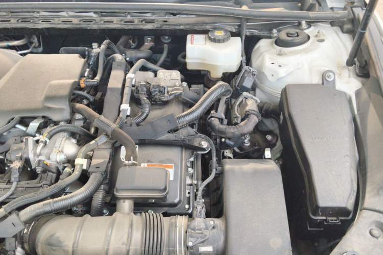 Used Toyota Avalon 2022 Dual-Engine 2.5L XLE Premium Edition Engine Bay Left