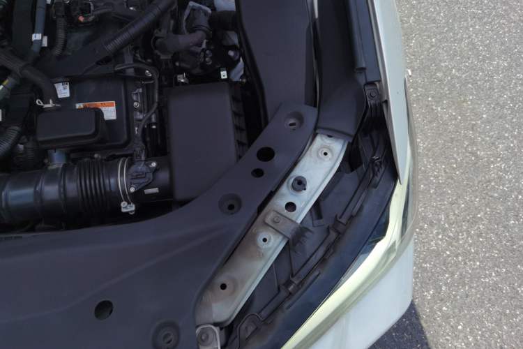 Used Toyota Avalon 2022 Dual-Engine 2.5L XLE Premium Edition Engine Bay Left