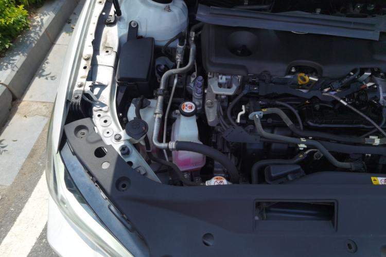 Used Toyota Avalon 2022 Dual-Engine 2.5L XLE Premium Edition Engine Bay Right