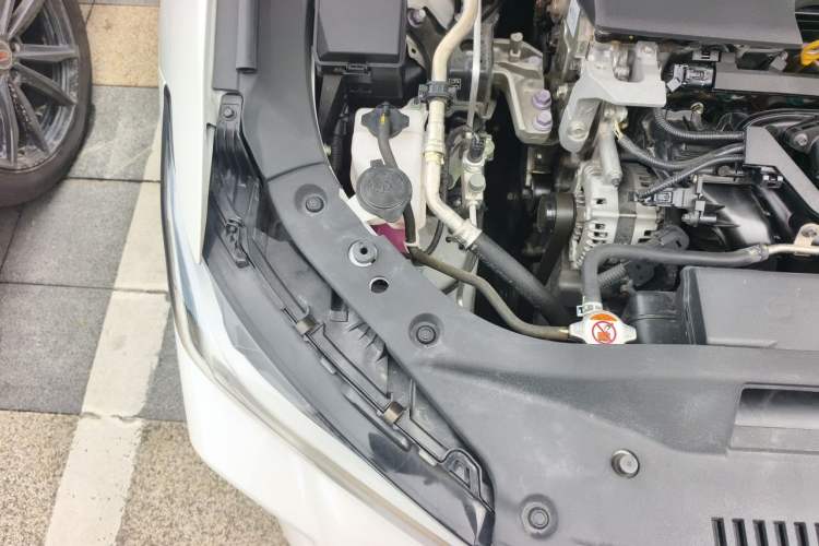Used Toyota Avalon 2022 2.0L XLE Premium Edition Engine Bay Right