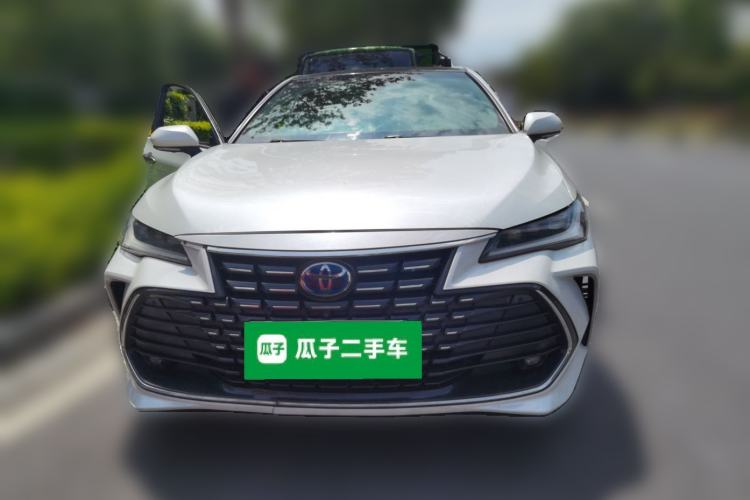 Used Toyota Avalon 2022 Dual-Engine 2.5L XLE Premium Edition Front