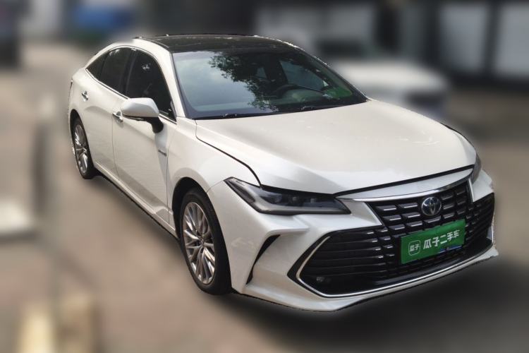 Used Toyota Avalon 2022 Dual-Engine 2.5L XLE Premium Edition Front Right 45 Deg