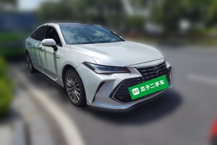 Used Toyota Avalon 2022 Dual-Engine 2.5L XLE Premium Edition Front Right 45 Deg